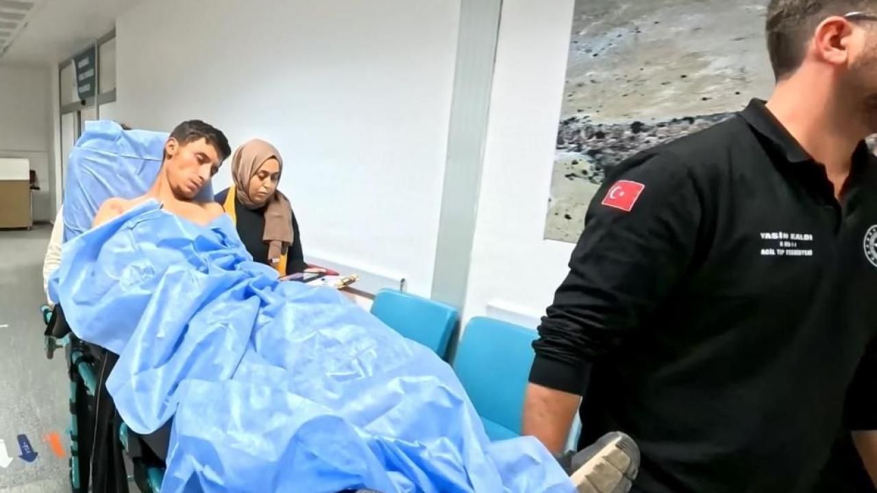 16 yaşındaki çocuk, tartıştığı genci bıçakla ağır yaraladı