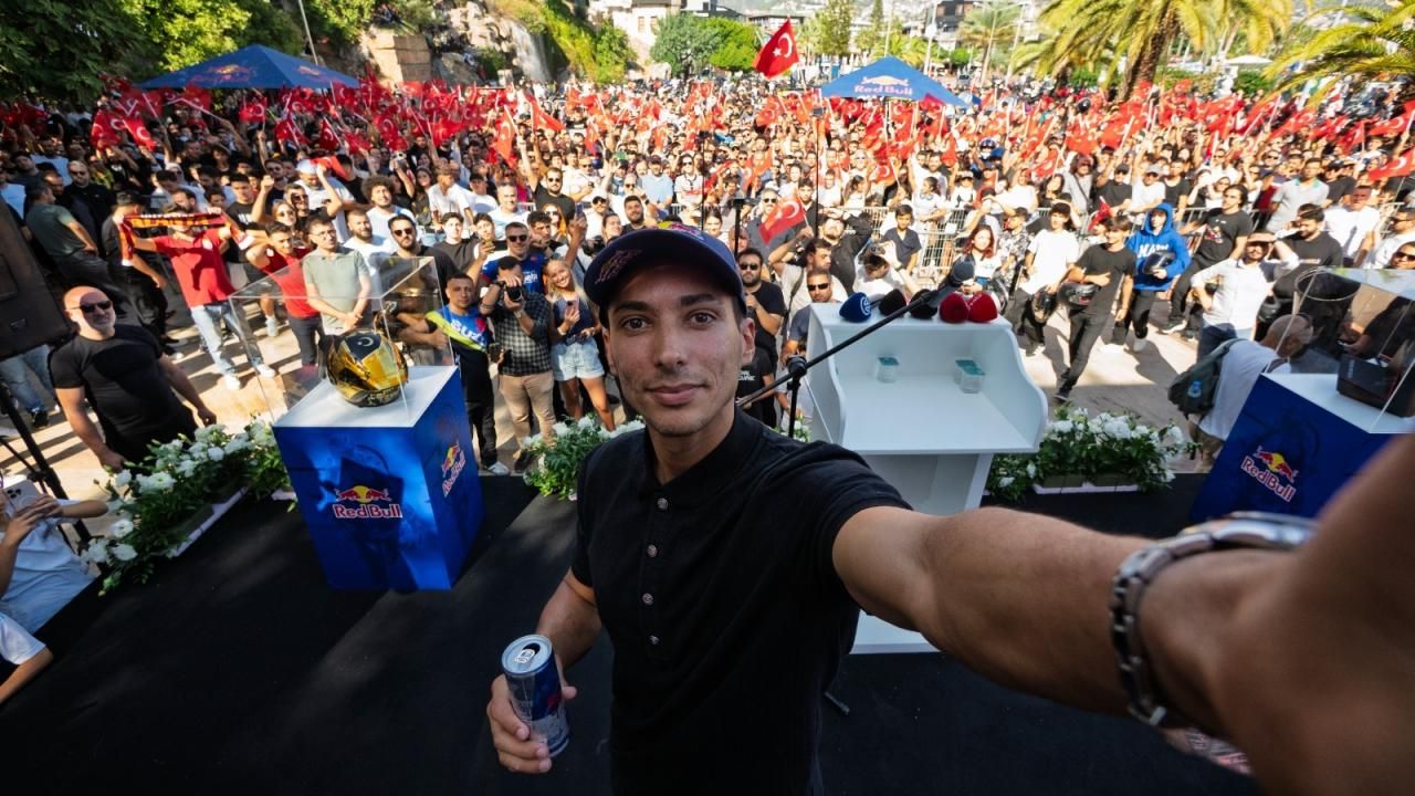 Dünya şampiyonu Toprak Razgatlıoğlu, Alanya'da coşkuyla karşılandı