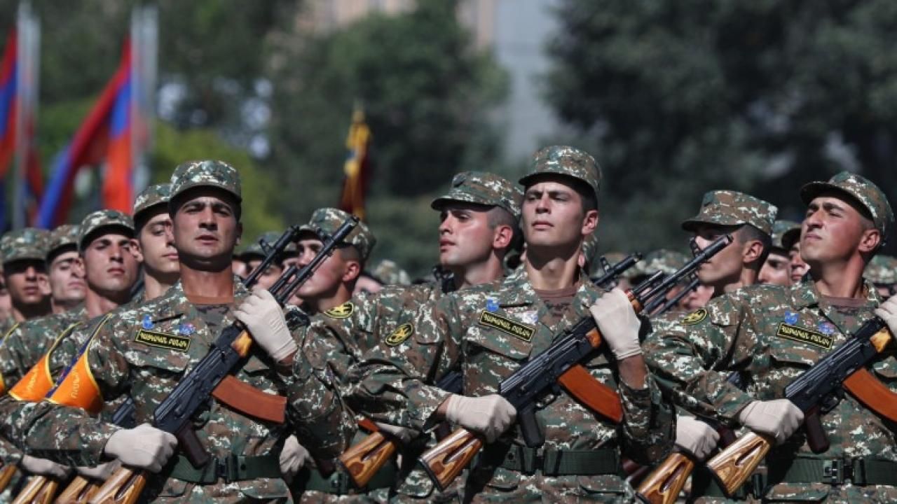 Ermenistan'da zorunlu askerlik süresi kısaltıldı