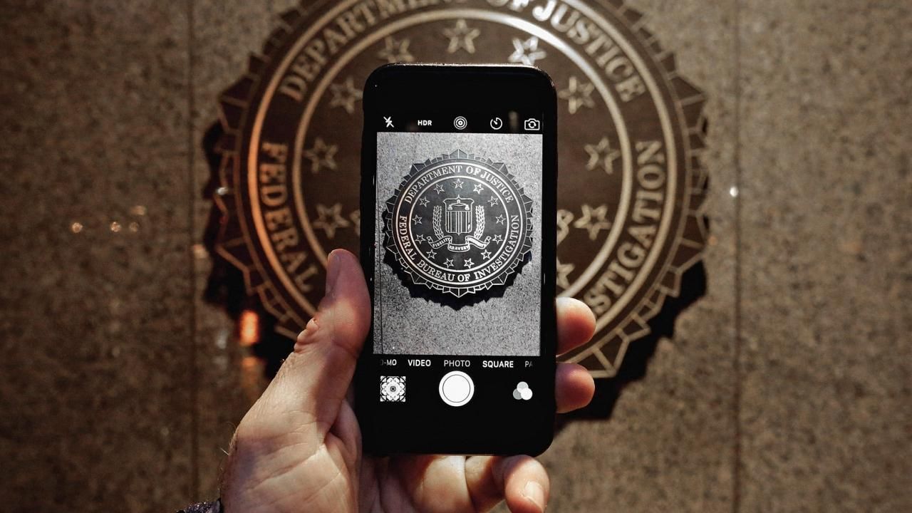 FBI'dan tüm dünyaya acil uyarı! Telefonlarınızdan bunları derhal silin...