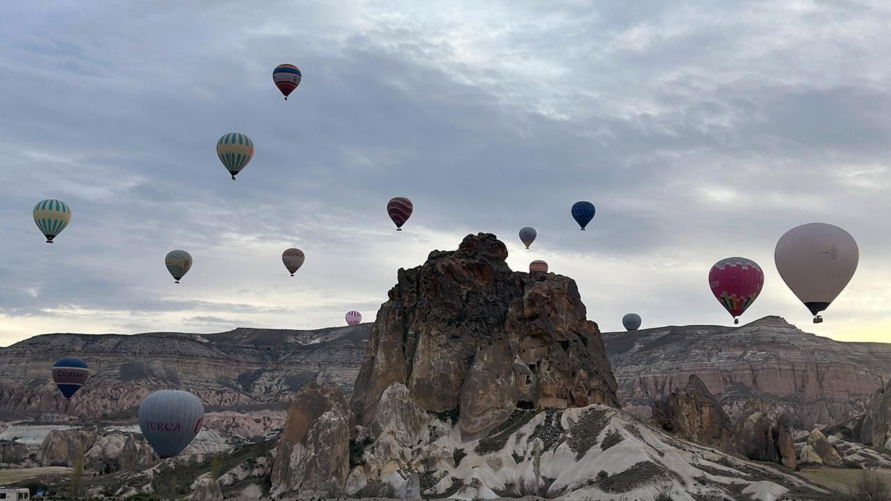 Kapadokya'da balonlara rüzgar engeli