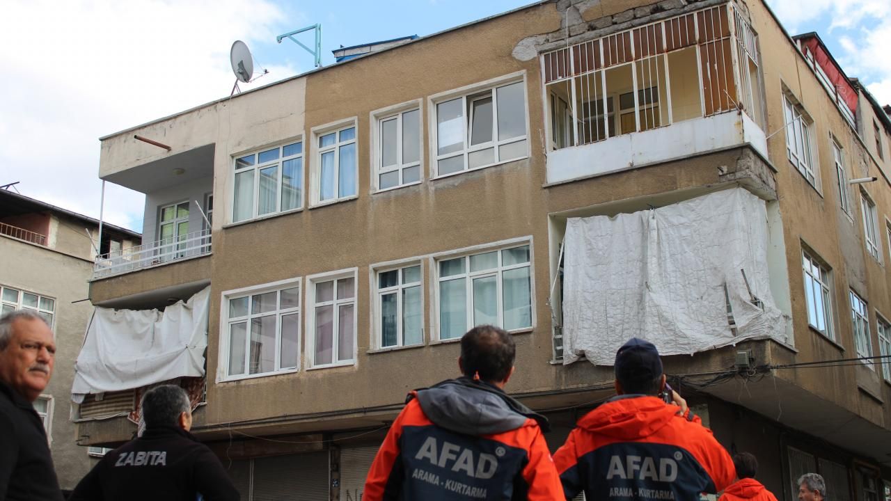 Kayseri'de hareketli anlar: Yıkılma tehlikesi olan bina boşaltıldı!