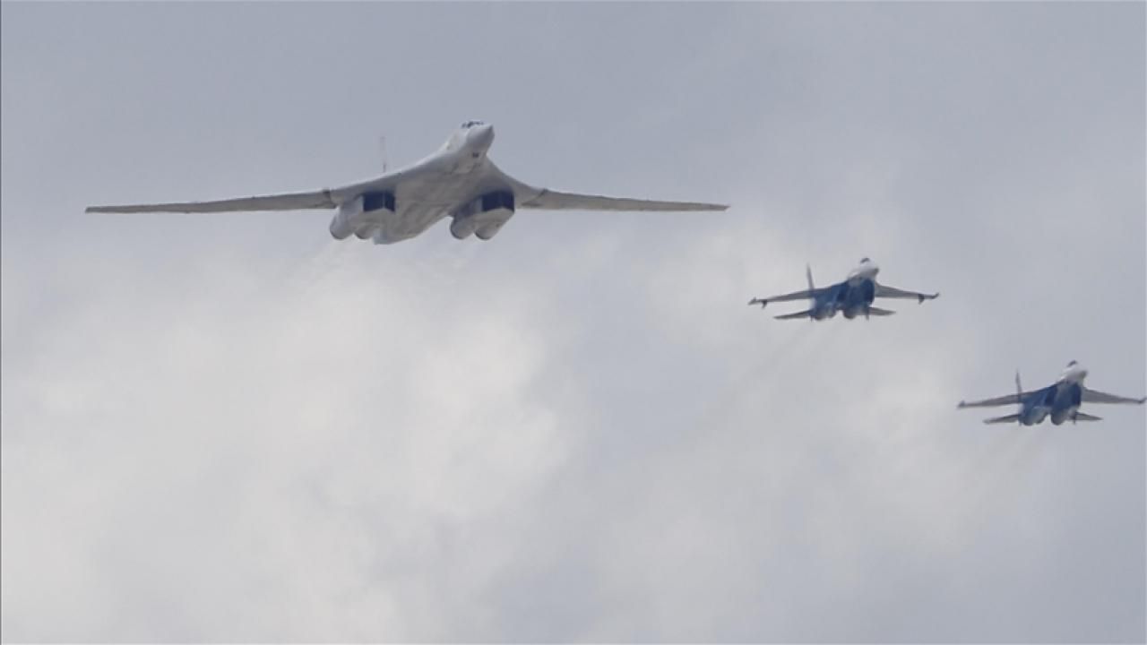 Rus savaş uçakları Japonya sınırında: Tokyo'dan acil önlem