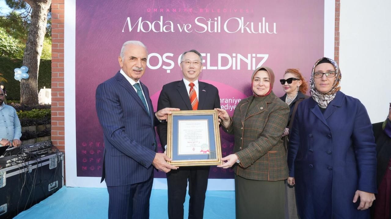 Ümraniye'de kadınların tasarım yolculuğu başlıyor: Moda ve Stil Okulu açıldı