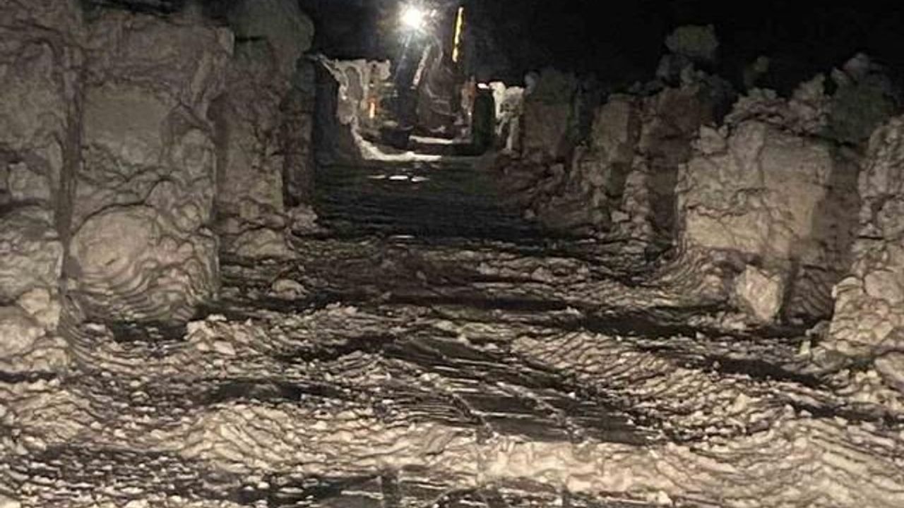Bitlis'te Karda Mahsur Kalan 112 Sağlık Ekipleri Kurtarıldı