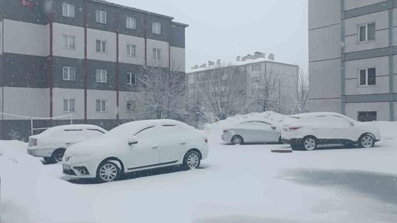Bitlis'te Nisan Ayında Kar Sürprizi