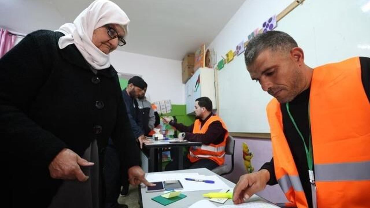 Filistin'de Yerel Seçimlerde Abbas Listeleri Öne Çıktı