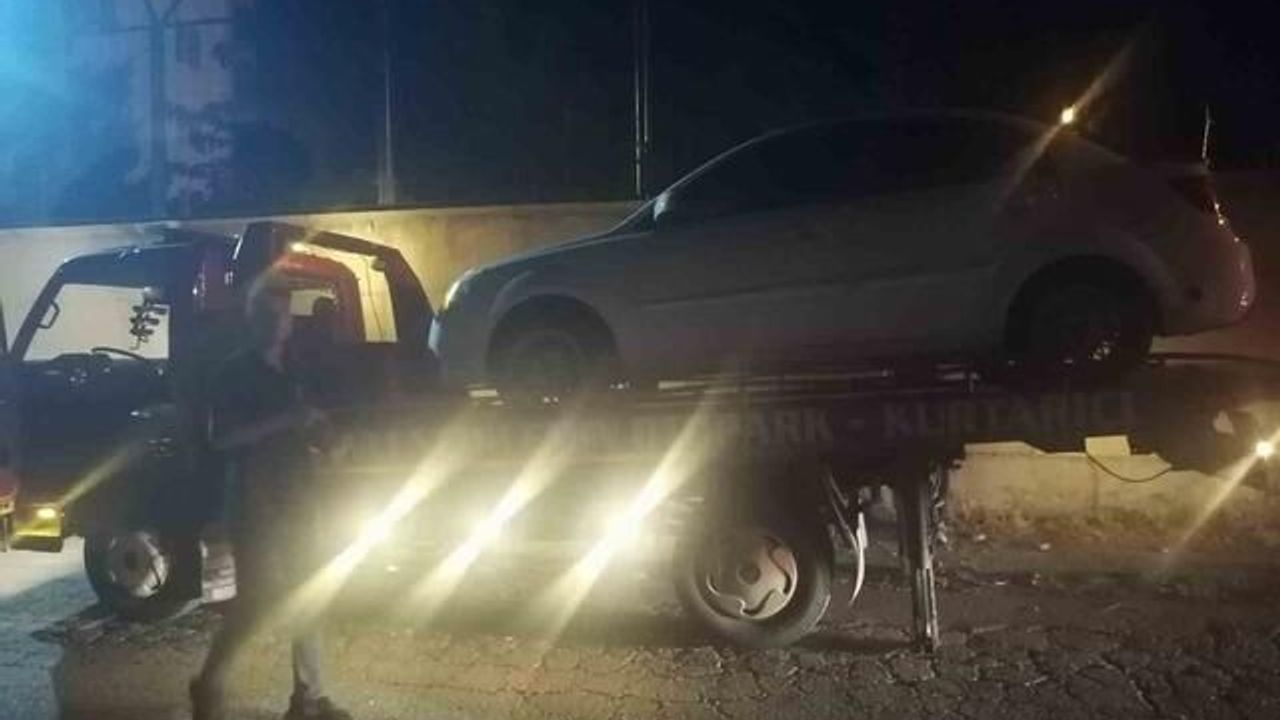 Kilis'te Hudut Karakolu Yolunda Park Eden Araçlar Çekildi