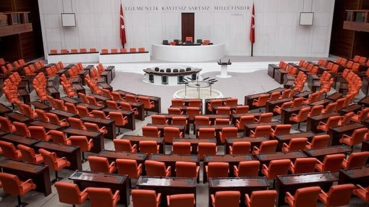 Meclis'te Sandalye Dağılımında Yeni Dönem: AK Parti Güçleniyor, CHP Kan Kaybetmeye Devam Ediyor