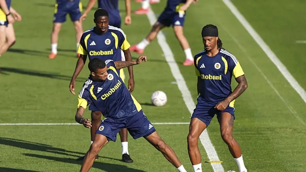 Chelsea ve Manchester United, Fenerbahçe'nin yıldız futbolcusunu transfer listesine aldı
