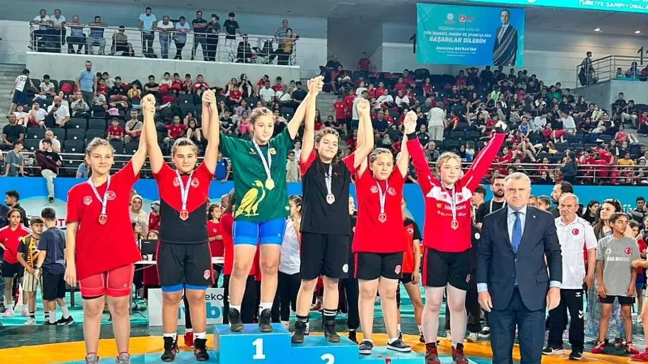 Gençlik ve Spor Bakanı Osman Aşkın Bak: Türk güreşi yeniden yükselişte