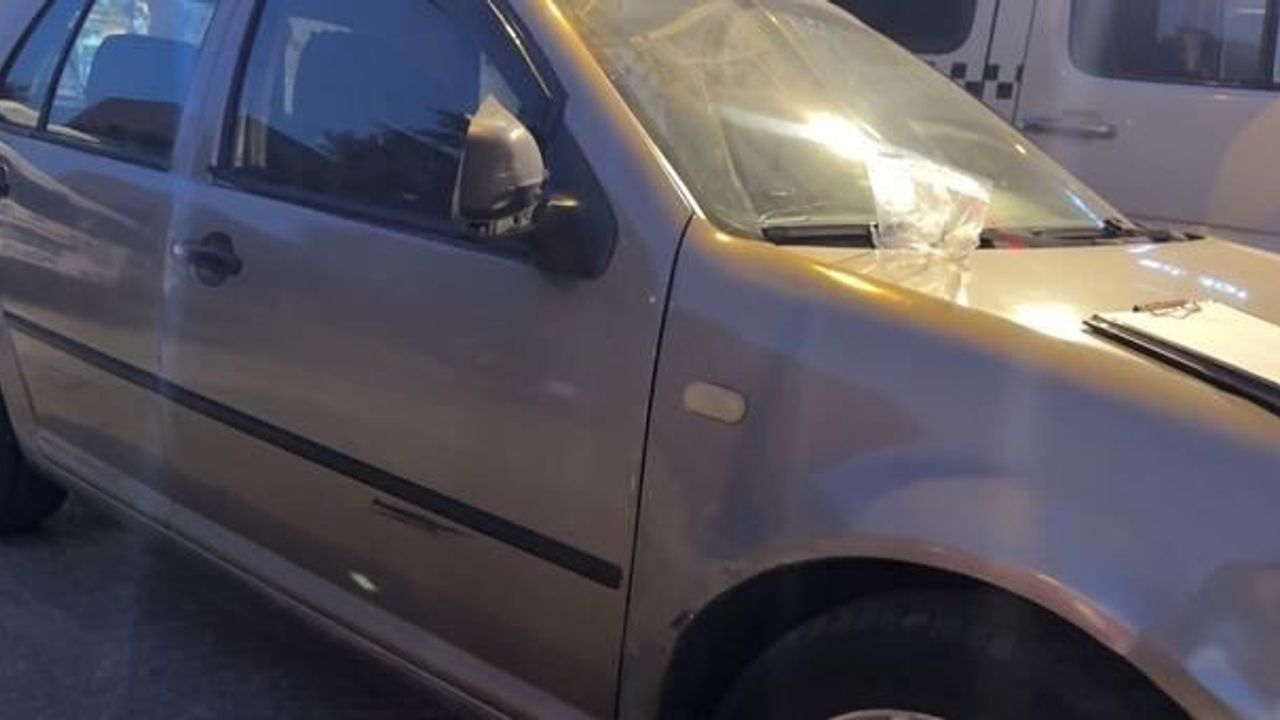Eskişehir'de polisten kaçan şüpheli park halindeki aracın aynasını kırdı