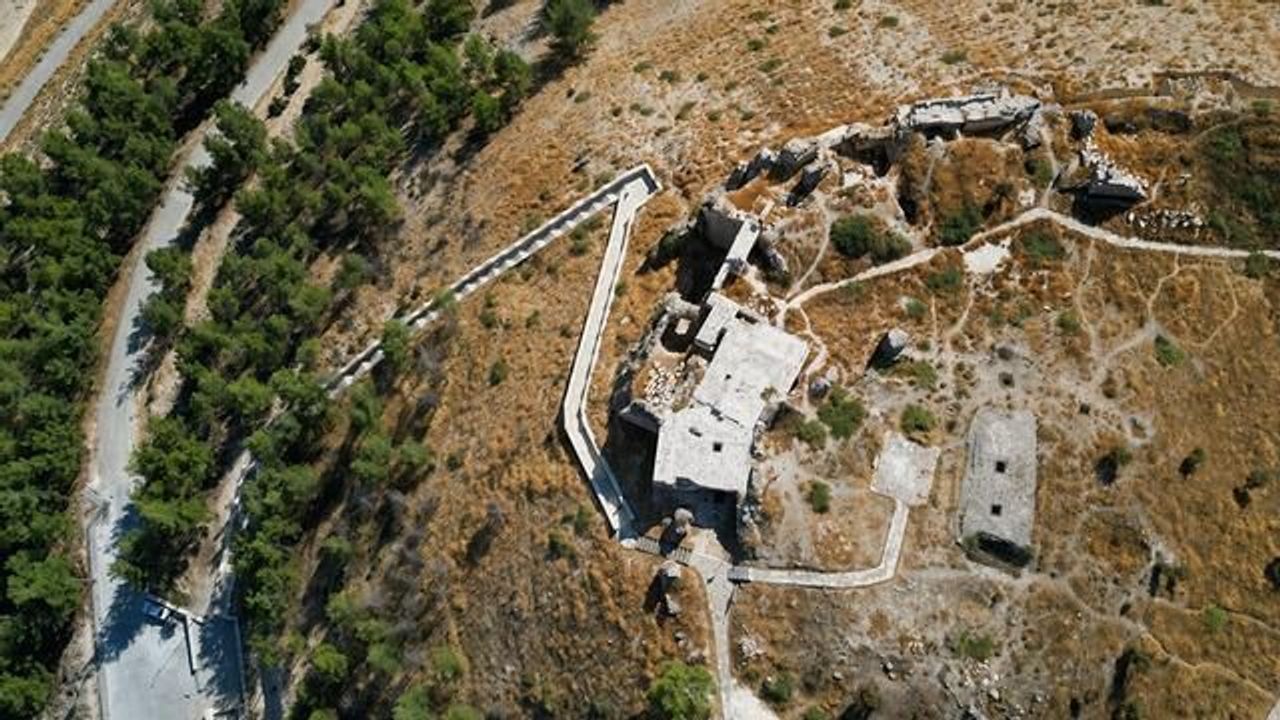Kilis'teki Ravanda Kalesi 255 Basamakla Zirveye Ulaşıyor