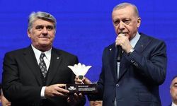 Cumhurbaşkanı Erdoğan'dan Beşiktaş Başkanı Adalı'ya plaket!