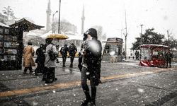 İstanbul'da kar yağışı etkisini artırdı! Lapa lapa yağıyor