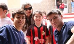 3. Lig'e çıkan Süper Lig efsanesinin oyuncuları öğrencilerle buluştu