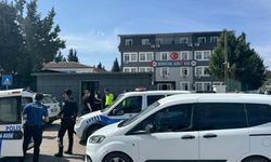 Adliye önünde birbirlerine girdiler! Yaralılar var!