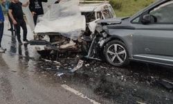 Ankara’da feci kaza! İki araç kafa kafaya çarpıştı