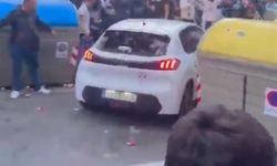 Barcelona'nın maçında olay! Arabayla taraftarları ezdi