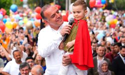Binlerce kişi Ali Asaf için buluştu, gökyüzüne balon uçurdu