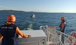 Çanakkale Boğazı'nda sürüklenen tekne kurtarıldı