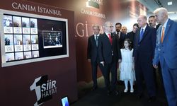 Cumhurbaşkanı Erdoğan, "Bir Şiir Bir Hayat Canım İstanbul" sergisini gezdi