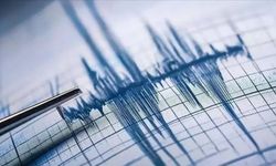 Endonezya'da deprem! En az 100 ev hasar aldı