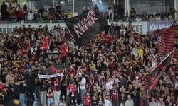 Eskişehirispor şampiyonluğu binlerce taraftarla kutladı