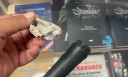 İnternetten aldığı mikrofonun içinden çıkan şey şoke etti!