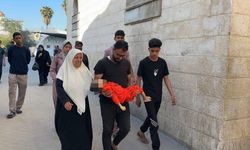 İsrail ablukası altında olan Gazze'de 4 yaşındaki bir çocuk açlıktan şehit oldu