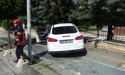 Korkunç kaza: Önce otomobile sonra duvara çarpan araç alev aldı!