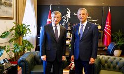 Özgür Özel, Ahmet Davutoğlu ile bir araya geldi