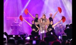 Sahnede zıplama provokasyonuna alet olmuştu! İstinye Üniversitesi'nden Hande Yener kararı
