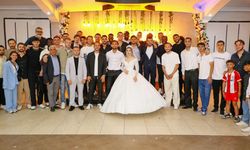 Süper Lig'in 19 yaşındaki yıldızı dünya evine girdi: Yalnız bırakmadılar