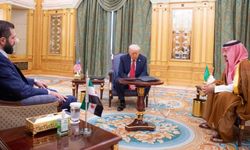 Suudi Arabistan'da dikkat çeken anlar! Akıllara Clinton-Ecevit geldi