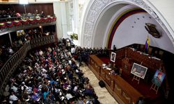 Venezuela'da iktidar partisi parlamento seçimlerinde 253 sandalye kazandı