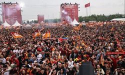 Yenikapı tıklım tıklım! Şampiyonluk kutlamaları başladı