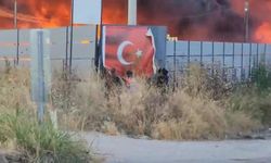 Alev alev yanan fabrikada kalan Türk bayrağını böyle kurtardı