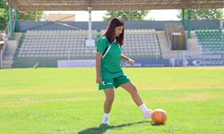 Babasının önyargısını kırabilmek için azmetti, profesyonel futbolcu oldu