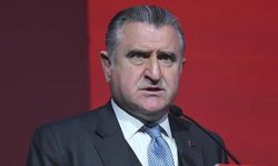 Bakan Bak Gazi Koşusu'nun şampiyonunu tebrik etti