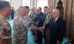 Bakan Güler, Kütahya'da Mehmetçikle bayramlaştı