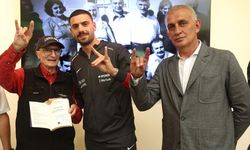 Bizim Çocuklar'dan Aziz Sancar'a ziyaret! ABD'de bozkurt pozu