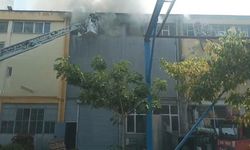Esenyurt'ta bebek bezi fabrikasında yangın: 1 itfaiye personeli yaralandı