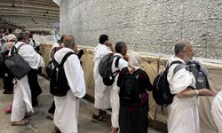 Hacılar, bayramın ikinci gününde de şeytan taşladı
