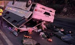 Hatay'da işçileri taşıyan midibüs devrildi: Çok sayıda yaralı var