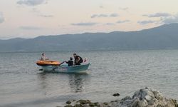 İznik Gölü'nde botta mahsur kalan turist kıyıya çıkarıldı