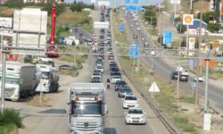 'Kilit kavşak' Kırıkkale'de bayram dönüşü trafik yoğunluğu başladı