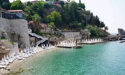 Plajdaki 1000 liralık şezlong ücreti, yarıya düşürüldü