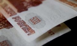 Rusya bütçesinde hareketlilik: Düşen petrol fiyatlarıyla 3,4 trilyon ruble açık verdi!