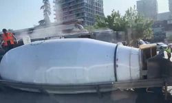 Sefaköy'de beton mikseri devrildi, trafik kilitlendi!